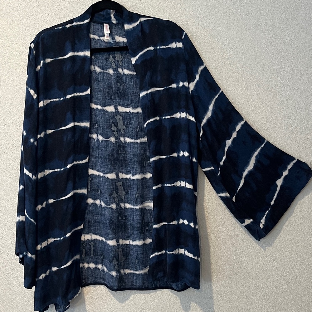 Boho  Beachy Blue & White open front kimono,  L sleeves side splits,
Sz M/L